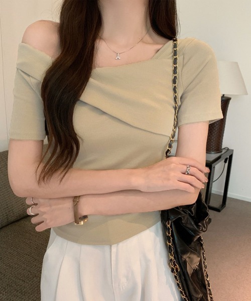 GLAMOROUS JANE(グラマラスジェーン)の「オフショル半袖ショート丈トップス(Tシャツ/カットソー・レディース・ホワイト/ブラック/ベージュ・FREE)」の8枚目の写真