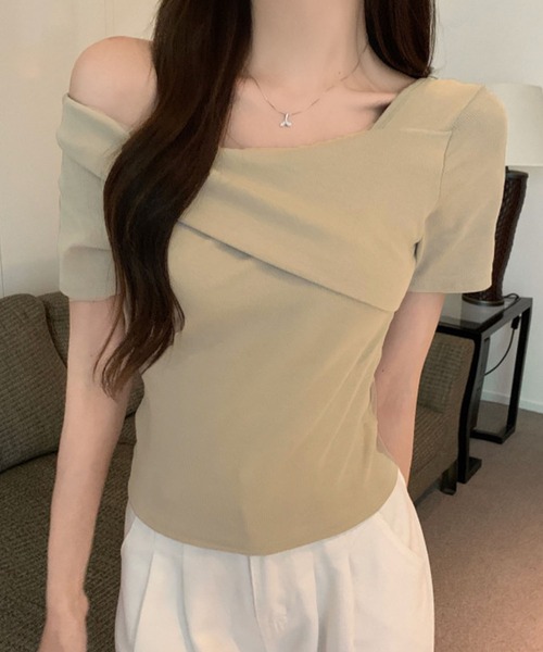 GLAMOROUS JANE(グラマラスジェーン)の「オフショル半袖ショート丈トップス(Tシャツ/カットソー・レディース・ホワイト/ブラック/ベージュ・FREE)」の7枚目の写真