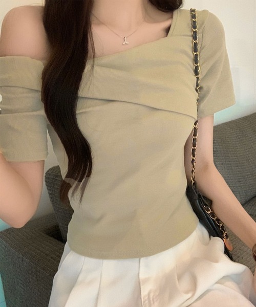 GLAMOROUS JANE(グラマラスジェーン)の「オフショル半袖ショート丈トップス(Tシャツ/カットソー・レディース・ホワイト/ブラック/ベージュ・FREE)」の6枚目の写真
