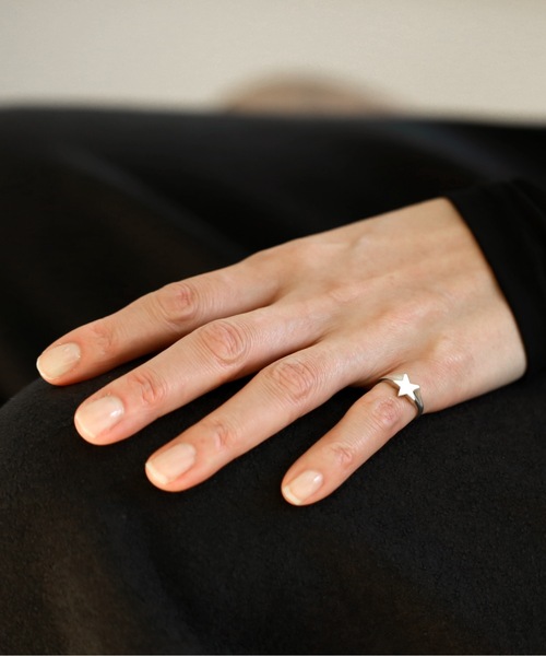 vv(ヴィヴィ)の「vv.jewelry / 星シルバーリング(リング・レディース・シルバー・9号/3号/11号/5号/7号/10号/12号/6号/8号/13号/4号/1号/2号)」の2枚目の写真