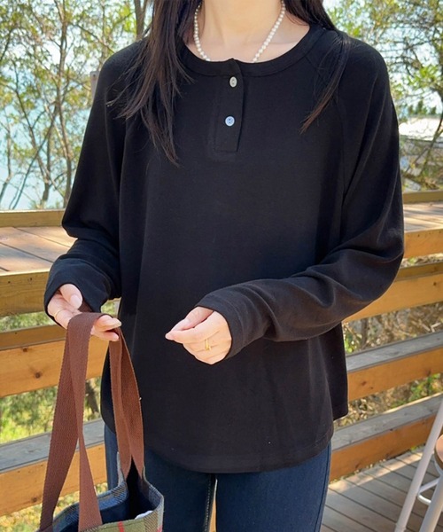 aimoha(アイモハ)の「ヘンリーネック長袖Tシャツ(Tシャツ/カットソー・レディース・ブラック/ベージュ/チョコ/ワインレッド・FREE)」の2枚目の写真