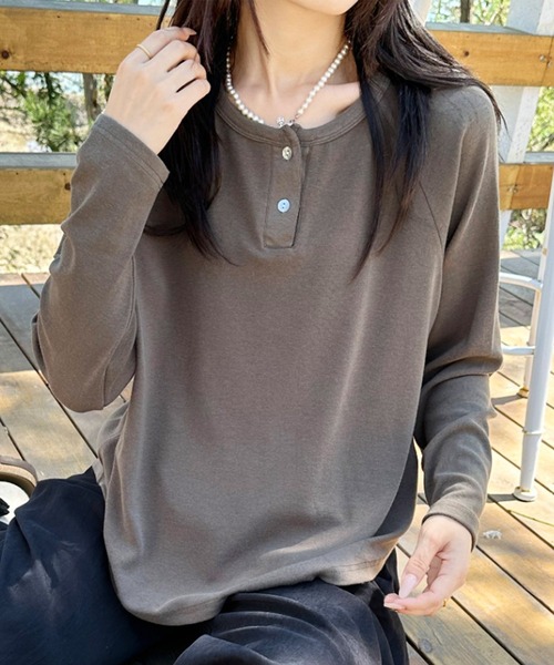 aimoha(アイモハ)の「ヘンリーネック長袖Tシャツ(Tシャツ/カットソー・レディース・ブラック/ベージュ/チョコ/ワインレッド・FREE)」の12枚目の写真