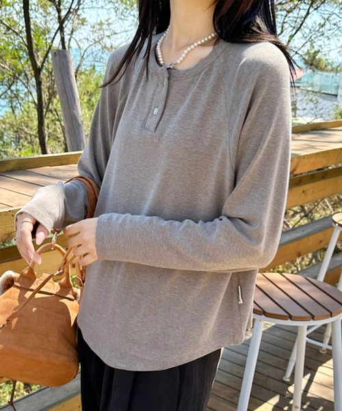 aimoha(アイモハ)の「ヘンリーネック長袖Tシャツ(Tシャツ/カットソー・レディース・ブラック/ベージュ/チョコ/ワインレッド・FREE)」の8枚目の写真
