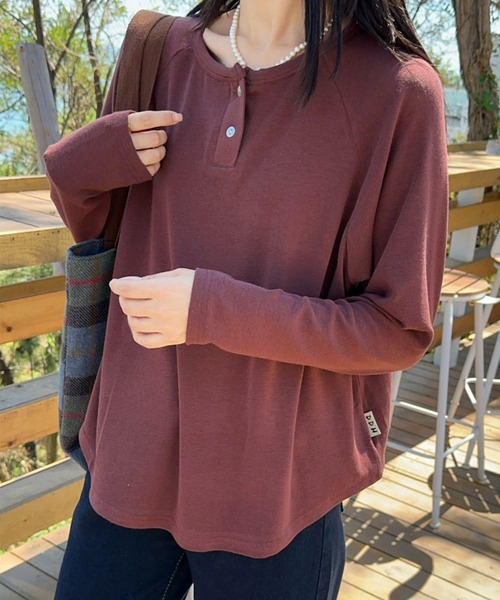 aimoha(アイモハ)の「ヘンリーネック長袖Tシャツ(Tシャツ/カットソー・レディース・ブラック/ベージュ/チョコ/ワインレッド・FREE)」の21枚目の写真