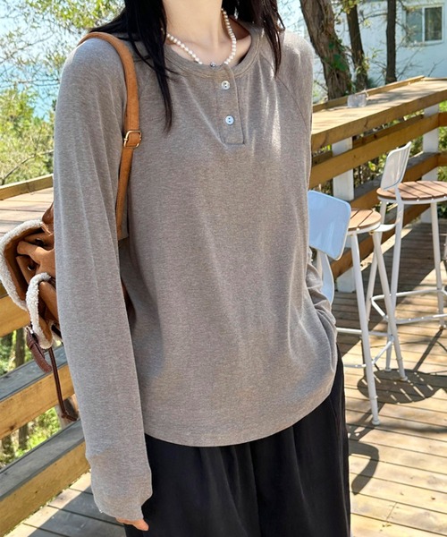 aimoha(アイモハ)の「ヘンリーネック長袖Tシャツ(Tシャツ/カットソー・レディース・ブラック/ベージュ/チョコ/ワインレッド・FREE)」の22枚目の写真