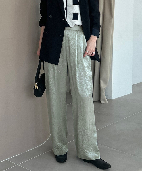 SLOBE IENA（スローブイエナ）の「《WEB/一部店舗限定》SAKOMIYA サテンパンツ（その他パンツ・レディース・アイボリー/ライトグリーン・38/40/36）」の2枚目の写真