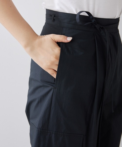 Whim Gazette（ウィムガゼット）の「タイプライターパンツ（カーゴパンツ・レディース・オフホワイト/ブラック/ベビーピンク・36/38）」の6枚目の写真