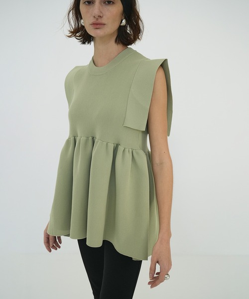 CLANE(クラネ)の「SQUARE SELEEVE GATHER KNIT TOPS(ニット/セーター・レディース・ブラック/グリーン/アイボリー・1/2)」の3枚目の写真