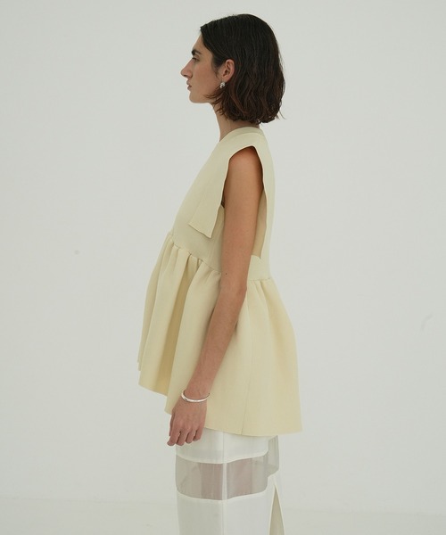 CLANE(クラネ)の「SQUARE SELEEVE GATHER KNIT TOPS(ニット/セーター・レディース・ブラック/グリーン/アイボリー・1/2)」の5枚目の写真