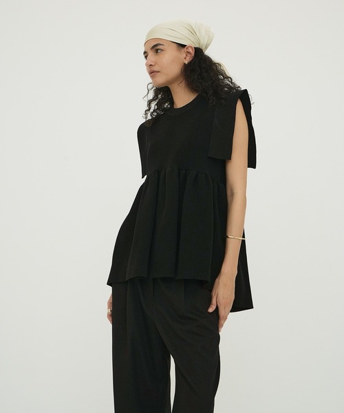 CLANE(クラネ)の「SQUARE SELEEVE GATHER KNIT TOPS(ニット/セーター・レディース・ブラック/グリーン/アイボリー・1/2)」の17枚目の写真