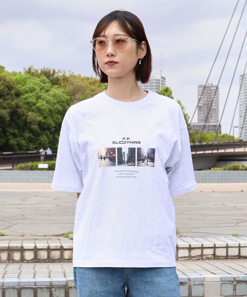 FFEIN(フェイン)の「【FFEIN(フェイン)】フォトプリントショート丈Tシャツ / Tシャツ 短丈 クルーネック 半袖 ショート丈(Tシャツ/カットソー・メンズ・アッシュグレー/チャコール/ホワイト・LARGE/MEDIUM/SMALL)」の5枚目の写真