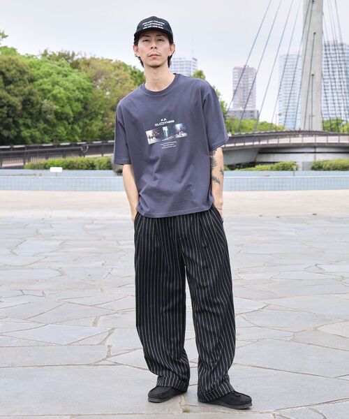 FFEIN(フェイン)の「【FFEIN(フェイン)】フォトプリントショート丈Tシャツ / Tシャツ 短丈 クルーネック 半袖 ショート丈(Tシャツ/カットソー・メンズ・アッシュグレー/チャコール/ホワイト・LARGE/MEDIUM/SMALL)」の17枚目の写真
