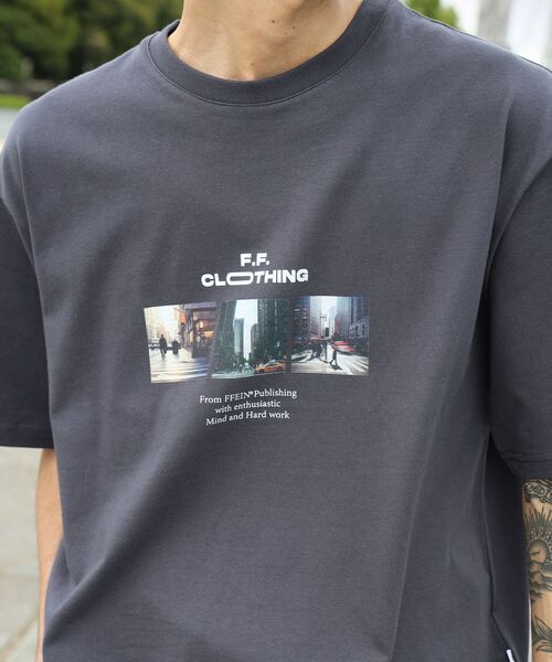 FFEIN(フェイン)の「【FFEIN(フェイン)】フォトプリントショート丈Tシャツ / Tシャツ 短丈 クルーネック 半袖 ショート丈(Tシャツ/カットソー・メンズ・アッシュグレー/チャコール/ホワイト・LARGE/MEDIUM/SMALL)」の21枚目の写真