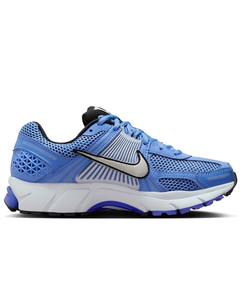 NIKE(ナイキ)の「NIKE WS ZOOM VOMERO 5 FJ2028-400(スニーカー・メンズ・ブルー・24.5cm/24cm/23.5cm)」の2枚目の写真