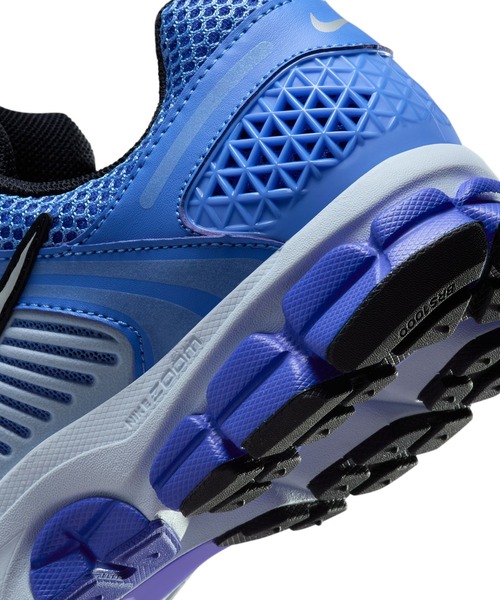 NIKE(ナイキ)の「NIKE WS ZOOM VOMERO 5 FJ2028-400(スニーカー・メンズ・ブルー・24.5cm/24cm/23.5cm)」の8枚目の写真