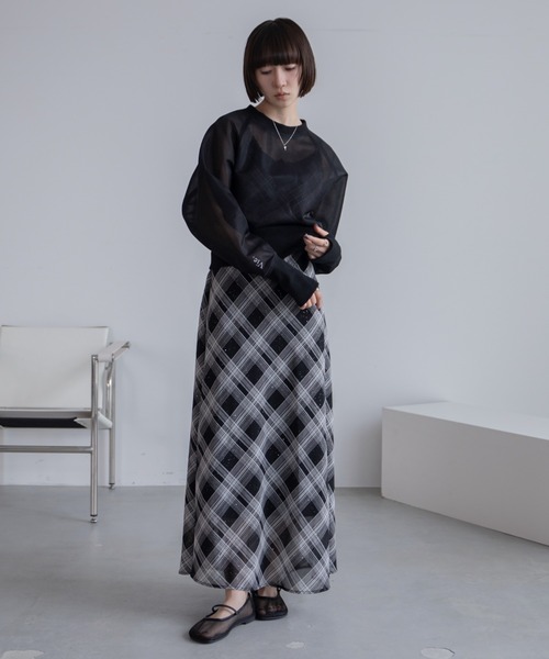 VACANCY(ヴァカンシー)の「ロゴ刺繍ダンボールシアーショート丈トップス(スウェット・レディース・ブルー/ブラック/ホワイト・FREE)」の14枚目の写真
