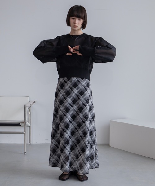 【新品・未使用】salsation ショート丈トップス　Mサイズ　レア セール】ロゴ刺繍ダンボールシアーショート丈トップス
