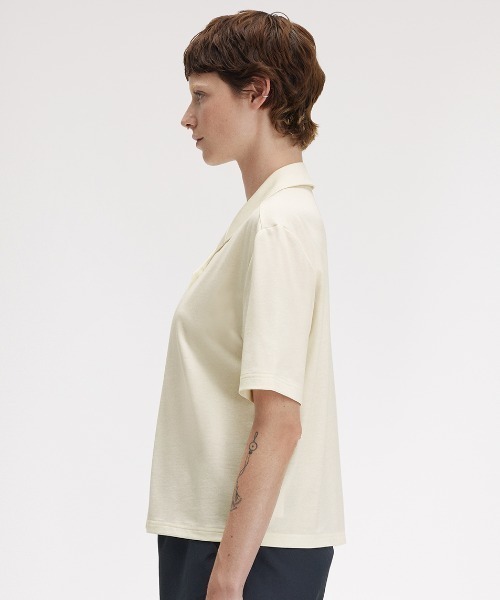 FRED PERRY（フレッドペリー）の「Open Collar Jersey Shirt／オープンカラージャージーシャツ（シャツ/ブラウス・レディース・ベージュ・10）」の5枚目の写真