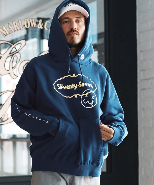 seventy seven（セブンティセブン）の「mpa3773-middle onz over size sweat P-O hoodie（77delicious) パーカー（パーカー・メンズ・ホワイト/ブラック/ブルー・M/L/XL）」の3枚目の写真