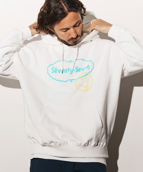 seventy seven（セブンティセブン）の「mpa3773-middle onz over size sweat P-O hoodie（77delicious) パーカー（パーカー・メンズ・ホワイト/ブラック/ブルー・M/L/XL）」の4枚目の写真