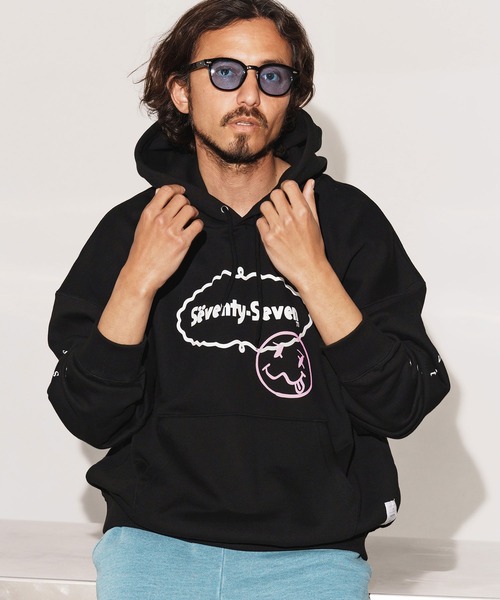seventy seven（セブンティセブン）の「mpa3773-middle onz over size sweat P-O hoodie（77delicious) パーカー（パーカー・メンズ・ホワイト/ブラック/ブルー・M/L/XL）」の9枚目の写真
