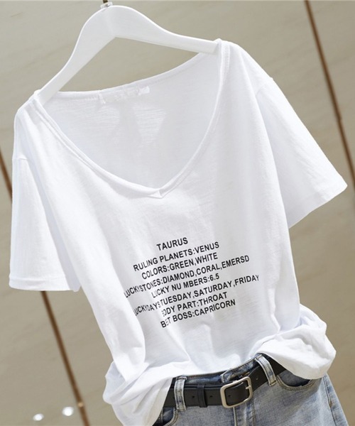 SPIGA(スピーガ)の「深VネックプリントTシャツ(Tシャツ/カットソー・レディース・ピンク/イエロー/ライトピンク/グリーン/ブラック/ホワイト・MEDIUM/LARGE/X-LARGE)」の1枚目の写真