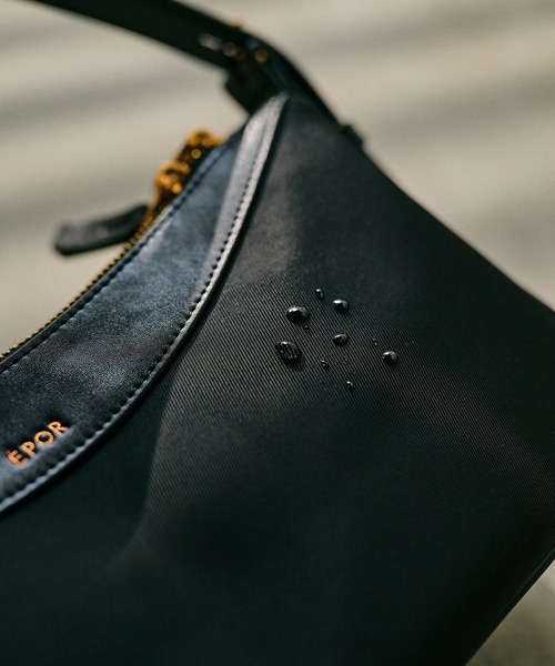 ROPE'（ロペ）の「【E'POR】C BAG Medium【撥水】【超軽量】（ハンドバッグ・レディース・ブラック/カーキ・FREE）」の3枚目の写真
