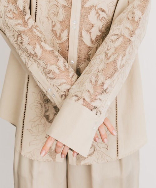 CREDONA(クレドナ)の「EMBROIDERY SHIRTS/エンブロイダリーシャツ(シャツ/ブラウス・レディース・ホワイト/ベージュ/ネイビー・FREE)」の9枚目の写真