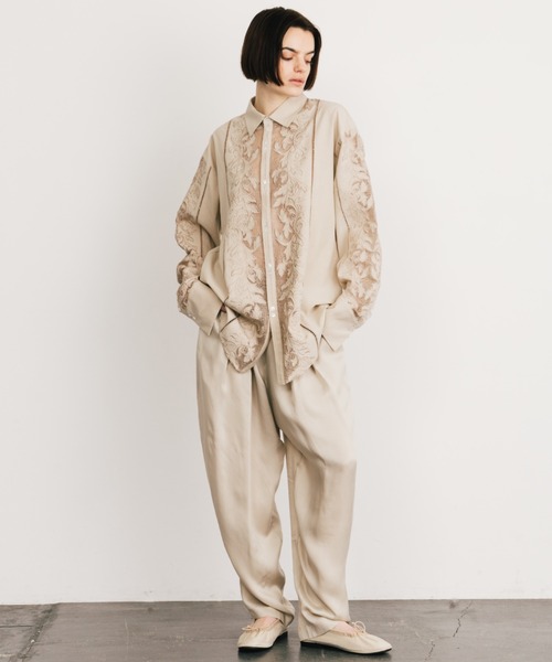 CREDONA(クレドナ)の「EMBROIDERY SHIRTS/エンブロイダリーシャツ(シャツ/ブラウス・レディース・ホワイト/ベージュ/ネイビー・FREE)」の5枚目の写真