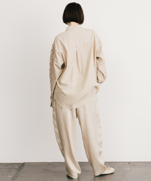 CREDONA(クレドナ)の「EMBROIDERY SHIRTS/エンブロイダリーシャツ(シャツ/ブラウス・レディース・ホワイト/ベージュ/ネイビー・FREE)」の12枚目の写真