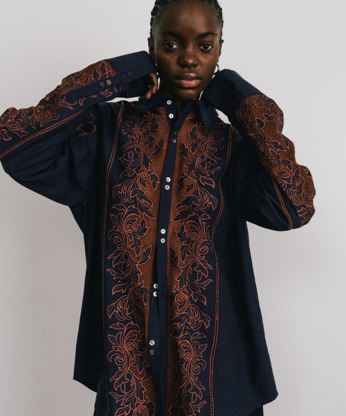 CREDONA(クレドナ)の「EMBROIDERY SHIRTS/エンブロイダリーシャツ(シャツ/ブラウス・レディース・ホワイト/ベージュ/ネイビー・FREE)」の13枚目の写真