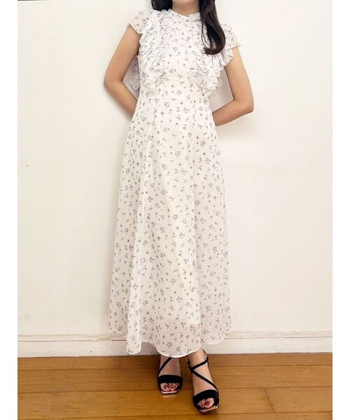 MERCURYDUO(マーキュリーデュオ)の「フリルスリーブフラワーワンピース(ワンピース・レディース・オフホワイト/レッド・SMALL/MEDIUM)」の12枚目の写真