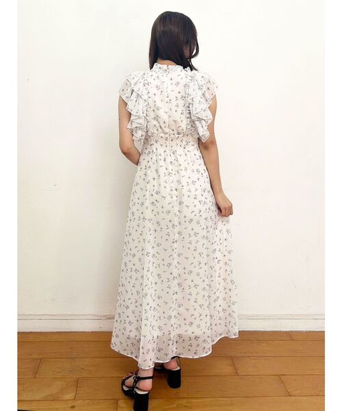 MERCURYDUO(マーキュリーデュオ)の「フリルスリーブフラワーワンピース(ワンピース・レディース・オフホワイト/レッド・SMALL/MEDIUM)」の11枚目の写真