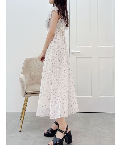 MERCURYDUO(マーキュリーデュオ)の「フリルスリーブフラワーワンピース(ワンピース・レディース・オフホワイト/レッド・SMALL/MEDIUM)」の9枚目の写真