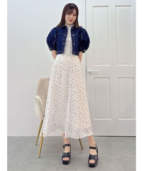 MERCURYDUO(マーキュリーデュオ)の「フリルスリーブフラワーワンピース(ワンピース・レディース・オフホワイト/レッド・SMALL/MEDIUM)」の5枚目の写真