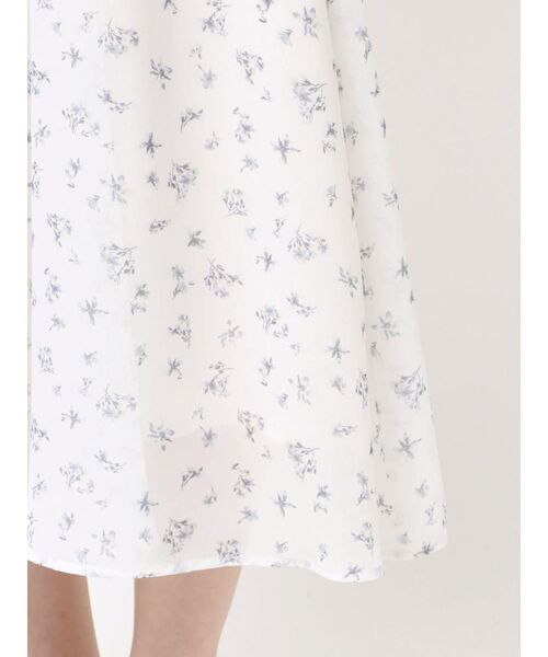 MERCURYDUO(マーキュリーデュオ)の「フリルスリーブフラワーワンピース(ワンピース・レディース・オフホワイト/レッド・SMALL/MEDIUM)」の18枚目の写真