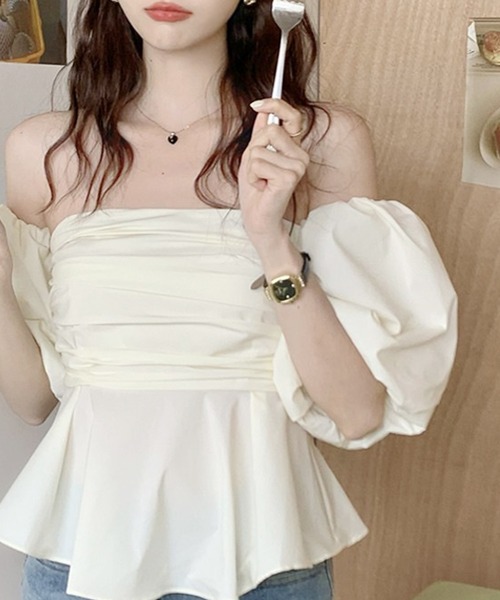 ROOPTOKYO(ループトウキョウ)の「ペプラムオフショルベアブラウス(シャツ/ブラウス・レディース・ブラック/ホワイト・FREE)」の1枚目の写真