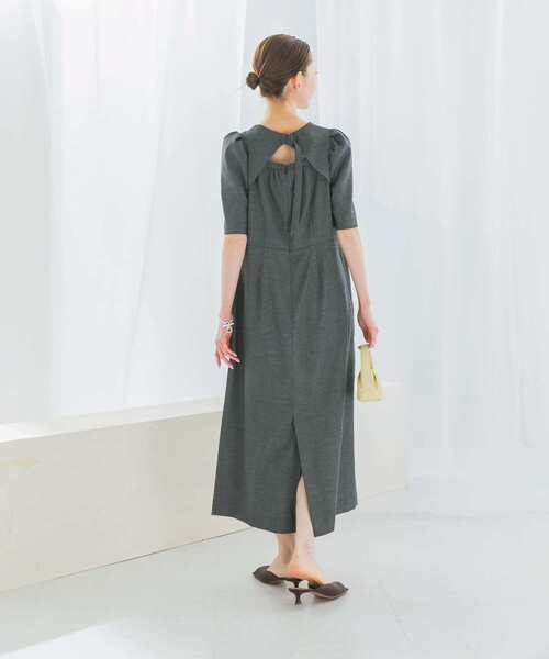 URBAN RESEARCH ROSSO WOMEN(アーバンリサーチ ロッソ)の「バックオープンベルトデザインワンピース(ワンピース・レディース・ネイビー/ライトベージュ・FREE)」の6枚目の写真