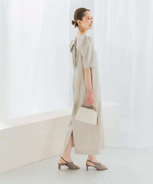 URBAN RESEARCH ROSSO WOMEN(アーバンリサーチ ロッソ)の「バックオープンベルトデザインワンピース(ワンピース・レディース・ネイビー/ライトベージュ・FREE)」の9枚目の写真