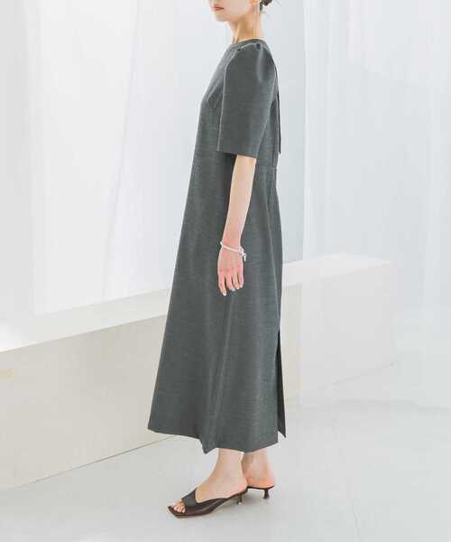 URBAN RESEARCH ROSSO WOMEN(アーバンリサーチ ロッソ)の「バックオープンベルトデザインワンピース(ワンピース・レディース・ネイビー/ライトベージュ・FREE)」の12枚目の写真