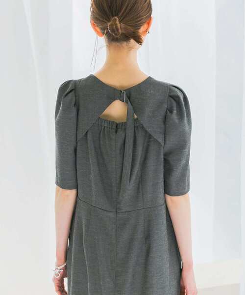 URBAN RESEARCH ROSSO WOMEN(アーバンリサーチ ロッソ)の「バックオープンベルトデザインワンピース(ワンピース・レディース・ネイビー/ライトベージュ・FREE)」の18枚目の写真