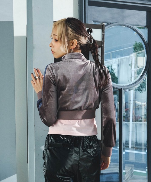 DURAS(デュラス)の「クロップベロアトラックジャケット(ジャージ・レディース・ブルー/ライラック/チャコール・SMALL/MEDIUM)」の6枚目の写真