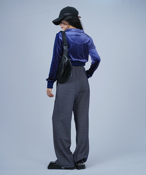 DURAS(デュラス)の「クロップベロアトラックジャケット(ジャージ・レディース・ブルー/ライラック/チャコール・SMALL/MEDIUM)」の22枚目の写真