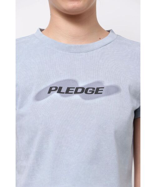 EMODA（エモダ）の「スプレーロゴミニマルTシャツ（Tシャツ/カットソー・レディース・グレー/ブルー/ピンク/ホワイト/ブラック・FREE）」の4枚目の写真