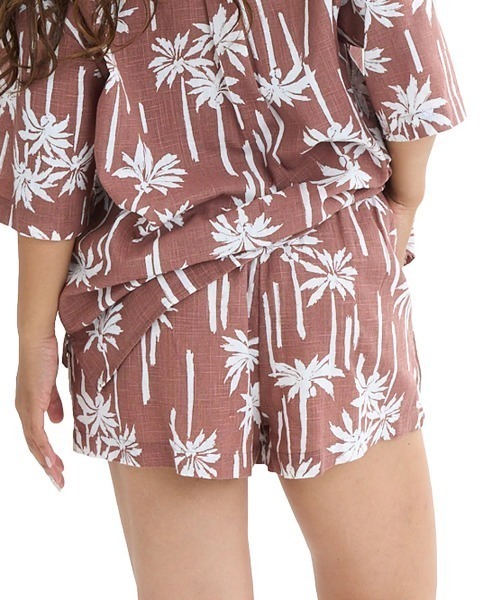 BILLABONG(ビラボン)の「BILLABONG レディース 【DAY DRIFT'N】 SUN FADE PRNTD SHORT ショートパンツ 【2025年夏モデル】/ビラボンウエストゴムセットアップ可能総柄ショートパンツ(その他パンツ・レディース・ブラウン系その他/ホワイト×ブラック・SMALL)」の3枚目の写真