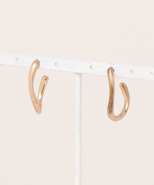 GOLDY(ゴールディ)の「【GOLDY】ウェーブエアインピアス 1250710※(ピアス(両耳用)・レディース・シルバー/シルバー系その他/ゴールド/ゴールド系その他2・FREE)」の4枚目の写真