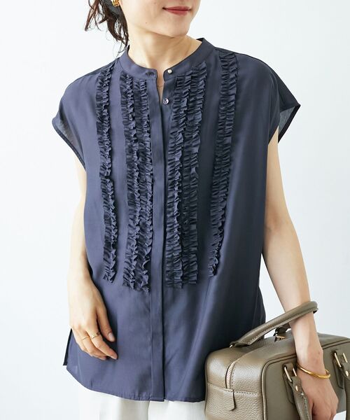 le.coeur blanc（ルクールブラン）の「《手洗い可能》シルキーローンフロントフリルフレンチブラウス（シャツ/ブラウス・レディース・ブラウン/チャコールグレー・38）」の2枚目の写真