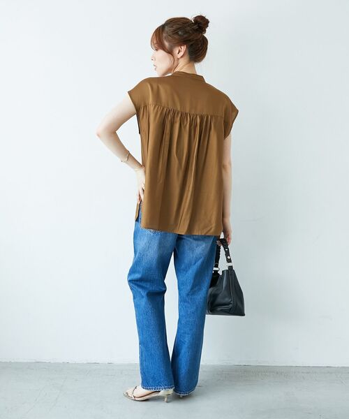 le.coeur blanc（ルクールブラン）の「《手洗い可能》シルキーローンフロントフリルフレンチブラウス（シャツ/ブラウス・レディース・ブラウン/チャコールグレー・38）」の4枚目の写真