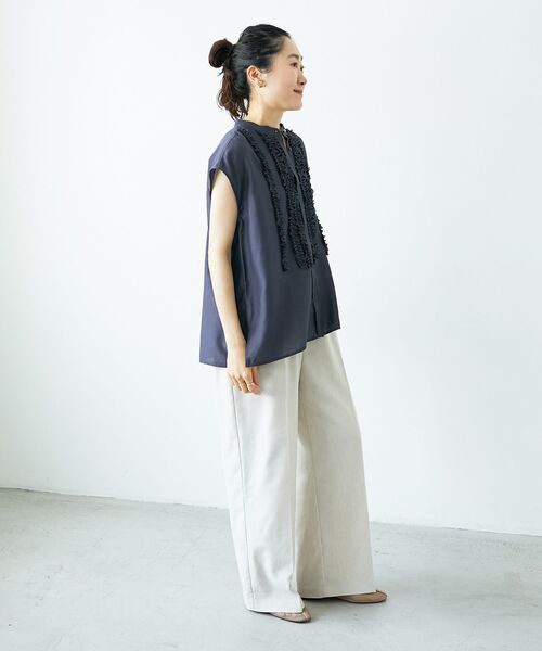 le.coeur blanc（ルクールブラン）の「《手洗い可能》シルキーローンフロントフリルフレンチブラウス（シャツ/ブラウス・レディース・ブラウン/チャコールグレー・38）」の15枚目の写真