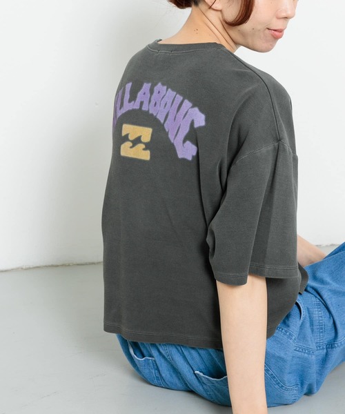 BILLABONG(ビラボン)の「BILLABONG スプレーアーチルーズクロップドリブTシャツ(Tシャツ/カットソー・レディース・スミクロ/ホワイト系その他・MEDIUM)」の7枚目の写真